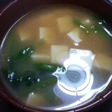 豆腐と根三つ葉の味噌汁